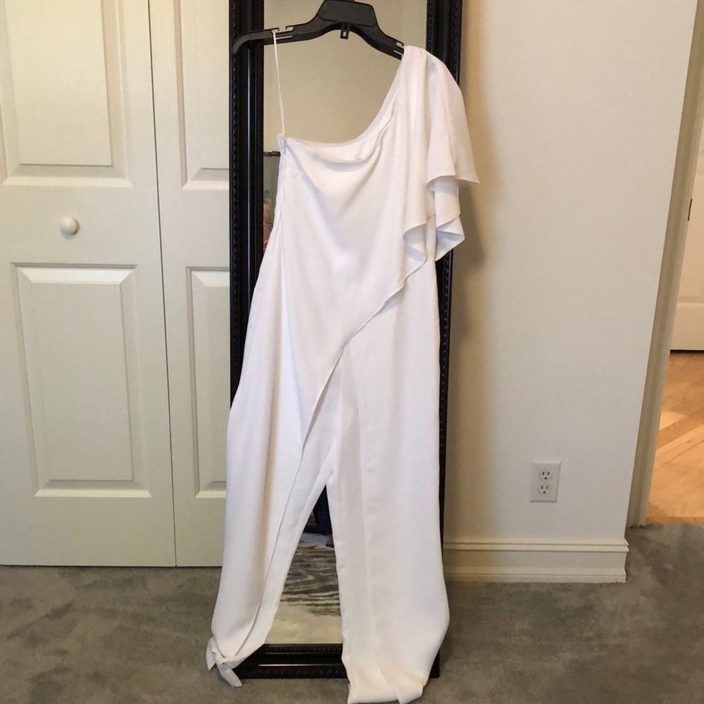 White Venus pants suit size 4 worn once